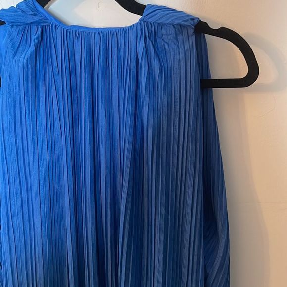 COPY - Pleated cape dress - Picture 11 of 11